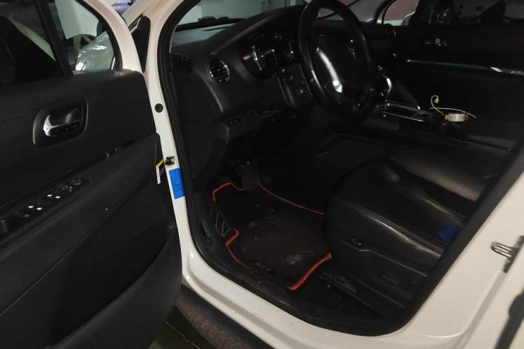 Used Peugeot 3008 2015 2.0L Automatic Trend Edition Driver Seat