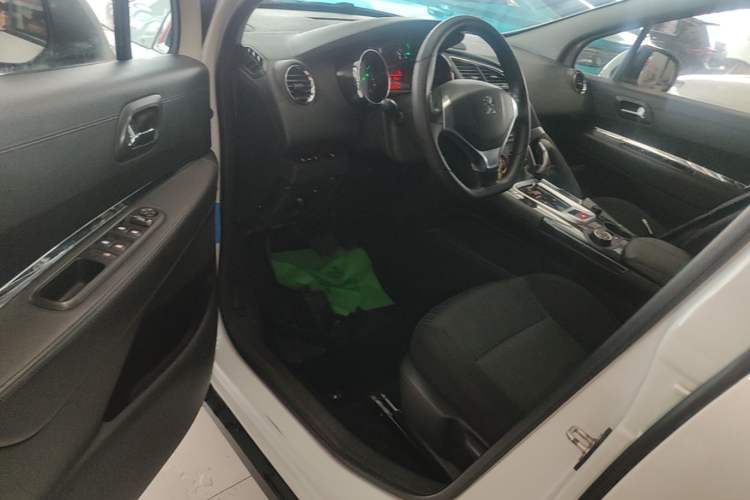 Used Peugeot 3008 2015 1.6THP Automatic Classic Edition Driver Seat