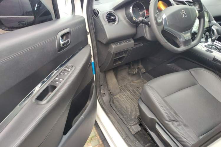 Used Peugeot 3008 2015 2.0L Automatic Classic Edition Driver Seat