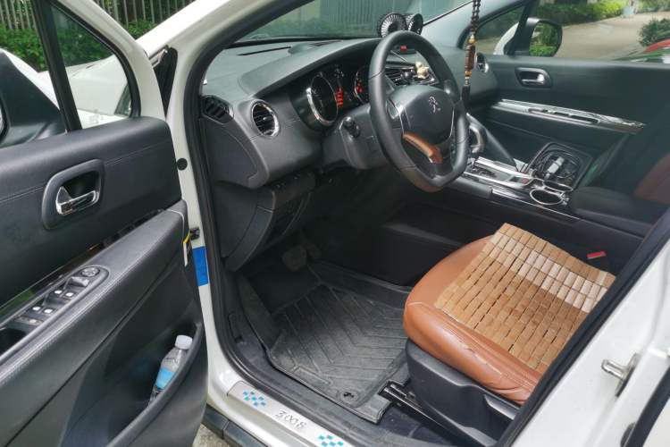 Used Peugeot 3008 2015 2.0L Automatic Classic Edition Driver Seat