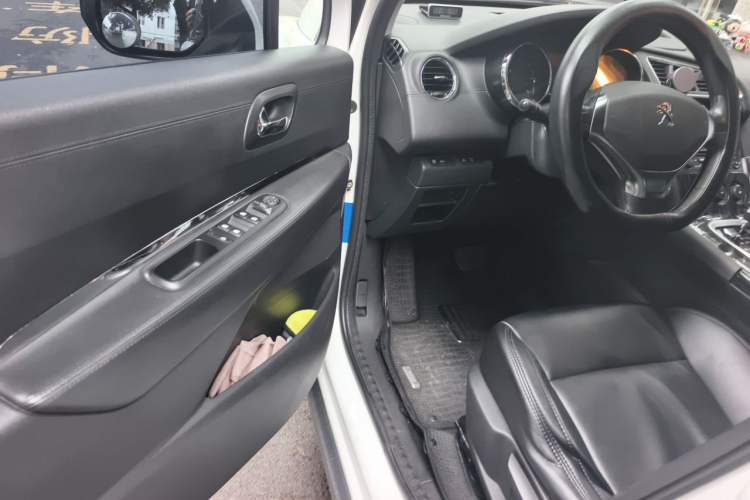 Used Peugeot 3008 2015 2.0L Automatic Classic Edition Driver Seat
