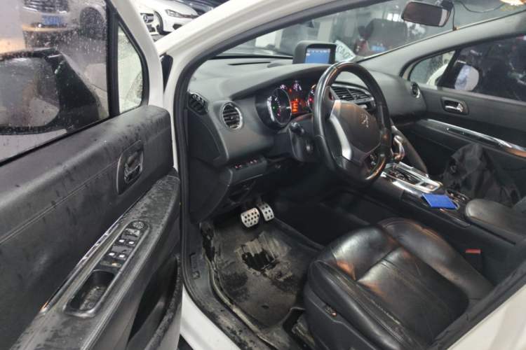 Used Peugeot 3008 2015 2.0L Automatic Trend Edition Driver Seat