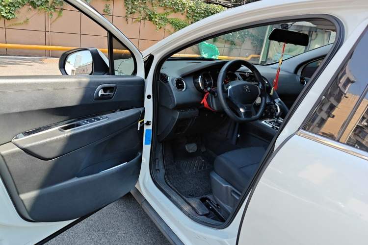 Used Peugeot 3008 2015 2.0L Automatic Classic Edition Driver Seat