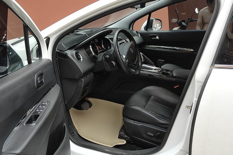 Used Peugeot 3008 2015 2.0L Automatic Trend Edition Driver Seat