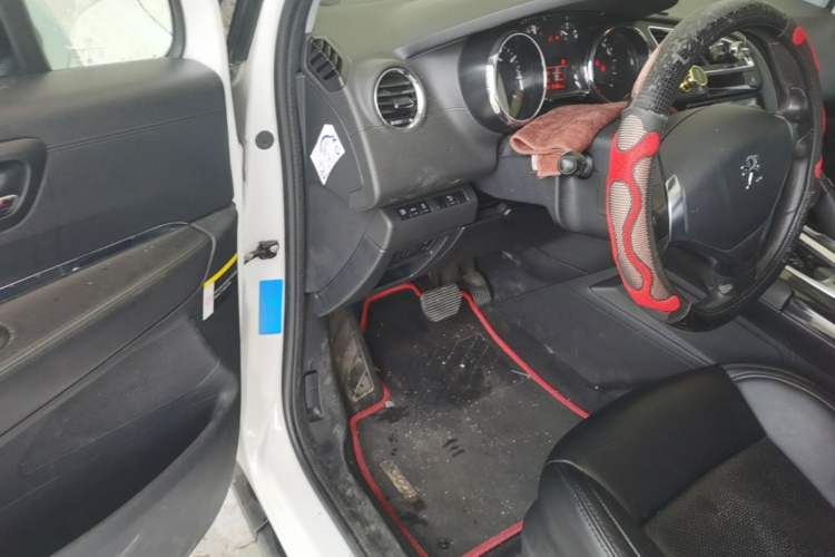 Used Peugeot 3008 2015 1.6THP Automatic Classic Edition Driver Seat