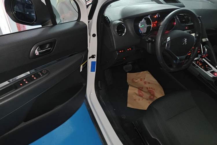 Used Peugeot 3008 2015 2.0L Automatic Classic Edition Driver Seat