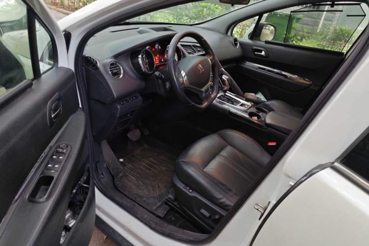 Used Peugeot 3008 2015 2.0L Automatic Trend Edition Driver Seat