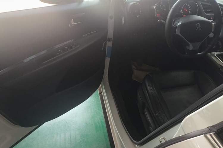 Used Peugeot 3008 2015 2.0L Manual Classic Edition Driver Seat