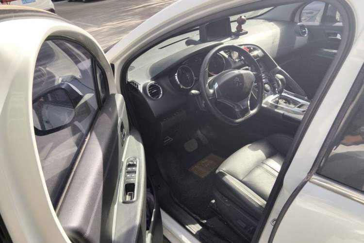 Used Peugeot 3008 2015 2.0L Automatic Trend Edition Driver Seat