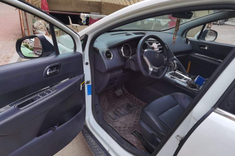 Used Peugeot 3008 2015 2.0L Automatic Classic Edition Driver Seat