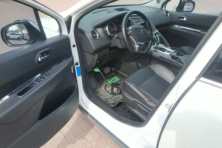 Used Peugeot 3008 2015 2.0L Automatic Classic Edition Driver Seat