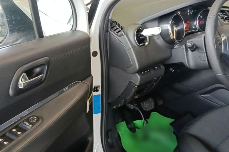 Used Peugeot 3008 2015 1.6THP Automatic Classic Edition Driver Seat