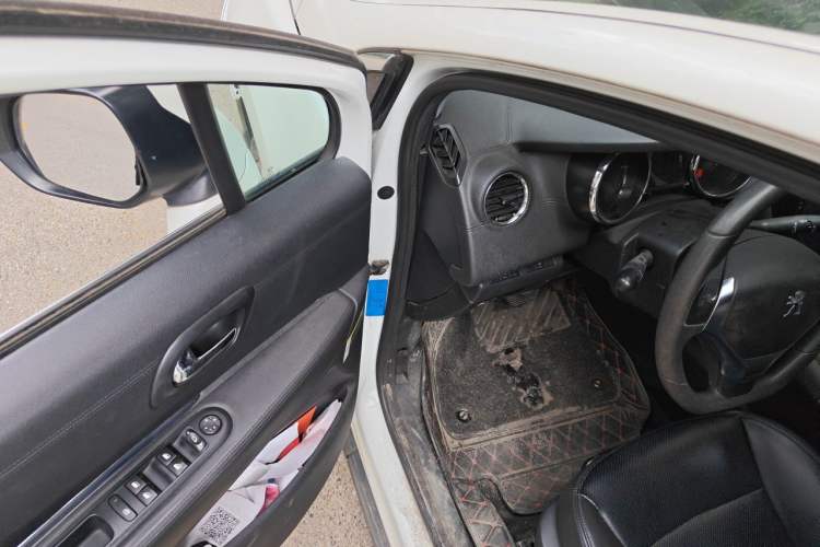 Used Peugeot 3008 2015 1.6THP Automatic Classic Edition Driver Seat