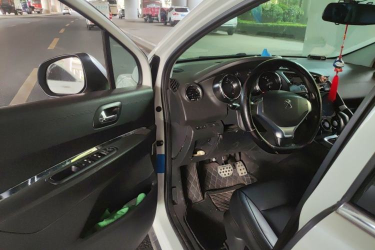 Used Peugeot 3008 2015 1.6THP Automatic Classic Edition Driver Seat