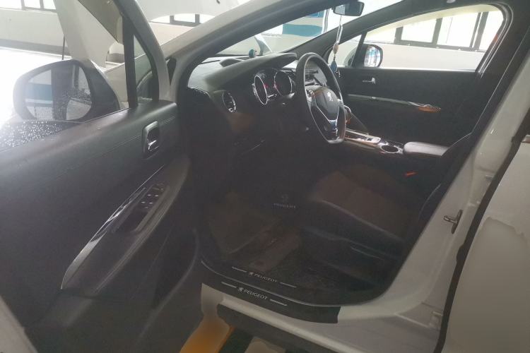 Used Peugeot 3008 2015 2.0L Automatic Classic Edition Driver Seat