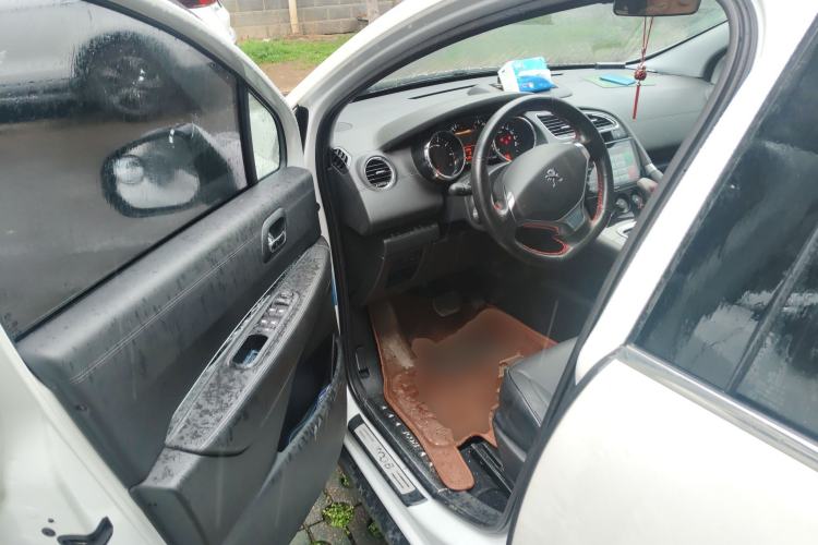 Used Peugeot 3008 2015 2.0L Automatic Classic Edition Driver Seat