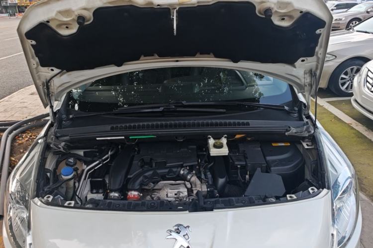 Used Peugeot 3008 2015 1.6THP Automatic Prestige Edition Engine Bay