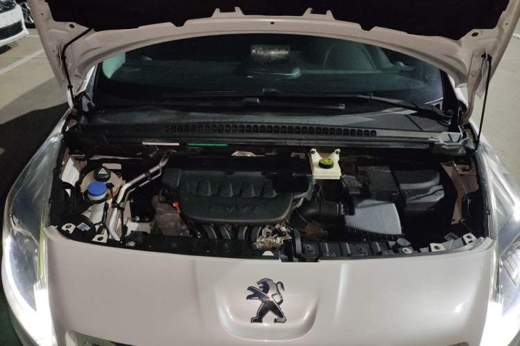 Used Peugeot 3008 2015 2.0L Manual Classic Edition Engine Bay