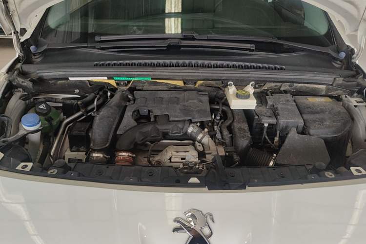 Used Peugeot 3008 2015 1.6THP Automatic Classic Edition Engine Bay
