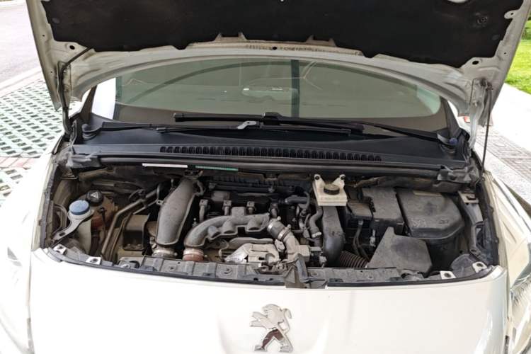 Used Peugeot 3008 2015 1.6THP Automatic Trend Edition Engine Bay