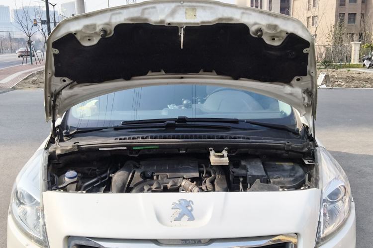 Used Peugeot 3008 2015 1.6THP Automatic Classic Edition Engine Bay