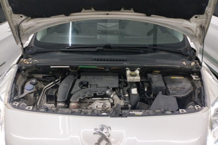 Used Peugeot 3008 2015 1.6THP Automatic Trend Edition Engine Bay