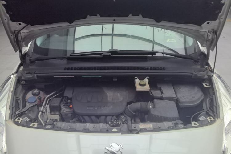 Used Peugeot 3008 2015 2.0L Automatic Trend Edition Engine Bay