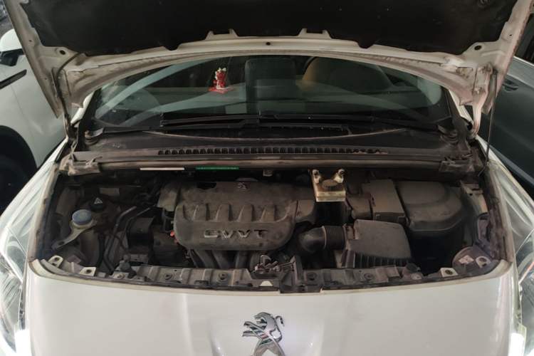 Used Peugeot 3008 2015 2.0L Automatic Trend Edition Engine Bay