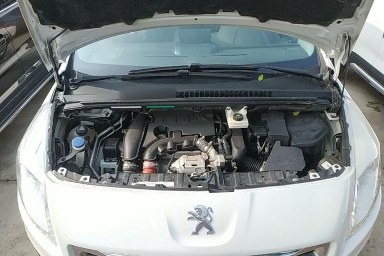 Used Peugeot 3008 2015 1.6THP Automatic Classic Edition Engine Bay
