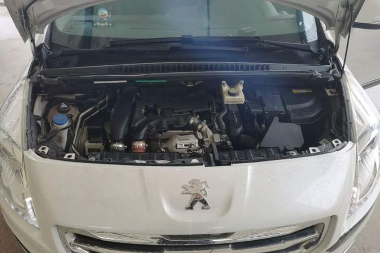 Used Peugeot 3008 2015 1.6THP Automatic Classic Edition Engine Bay