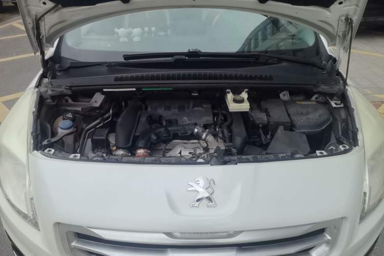 Used Peugeot 3008 2015 1.6THP Automatic Classic Edition Engine Bay