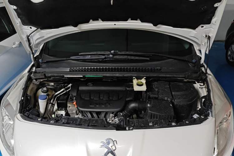 Used Peugeot 3008 2015 2.0L Automatic Classic Edition Engine Bay