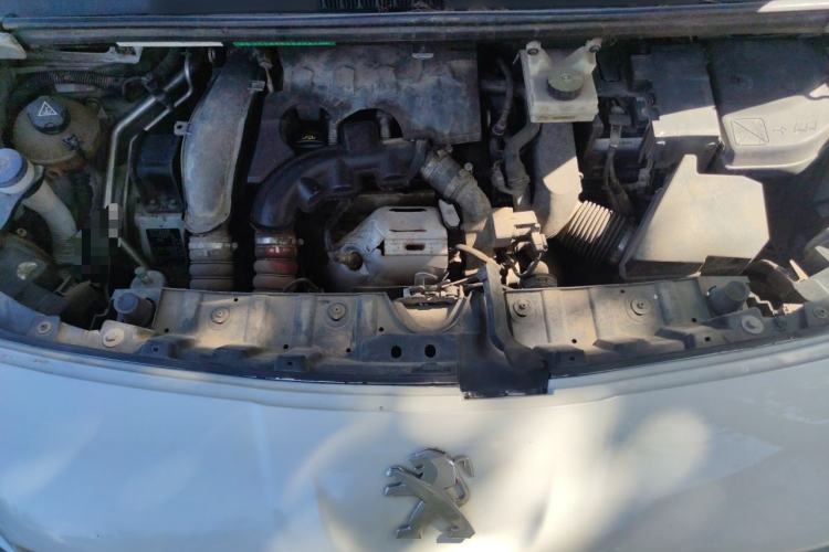 Used Peugeot 3008 2015 1.6THP Automatic Classic Edition Engine Bay