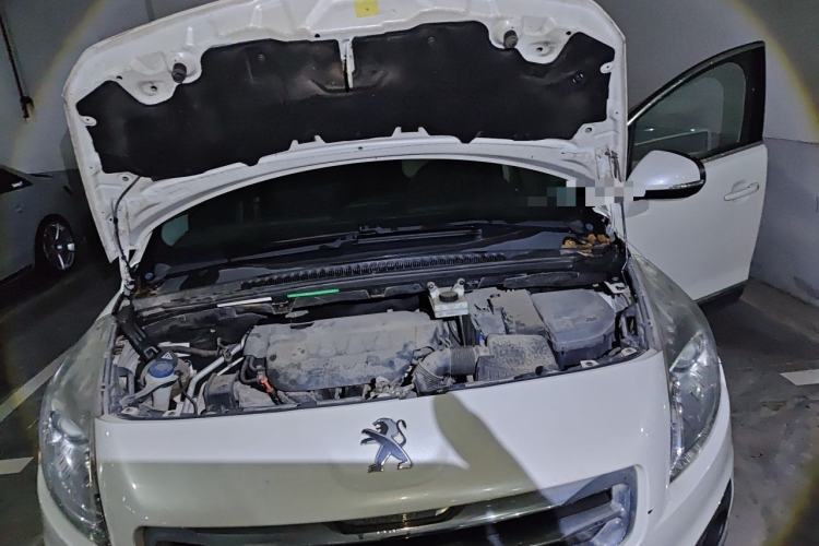 Used Peugeot 3008 2015 2.0L Manual Classic Edition Engine Bay