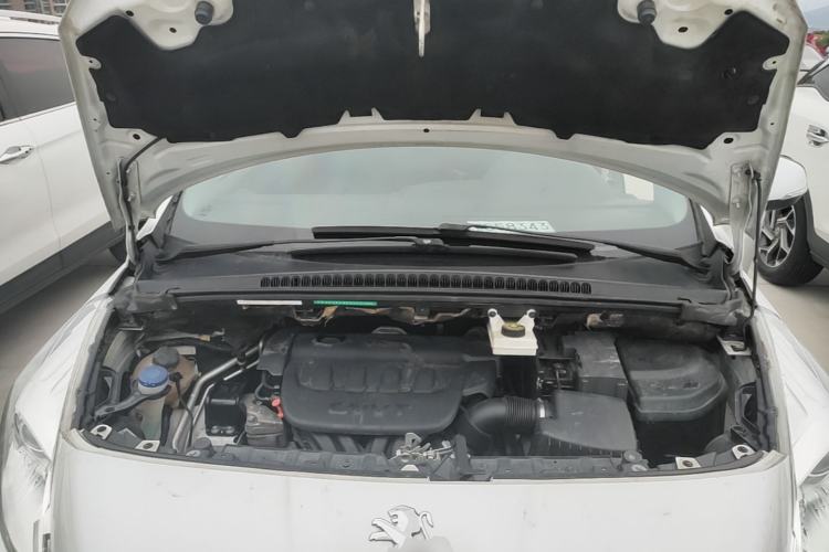 Used Peugeot 3008 2015 2.0L Automatic Classic Edition Engine Bay