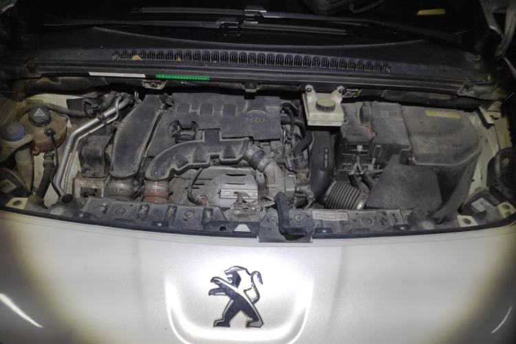 Used Peugeot 3008 2015 1.6THP Automatic Classic Edition Engine Bay