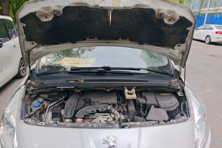 Used Peugeot 3008 2015 1.6THP Automatic Classic Edition Engine Bay