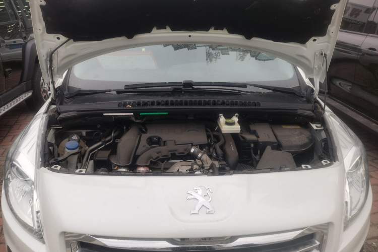 Used Peugeot 3008 2015 1.6THP Automatic Classic Edition Engine Bay
