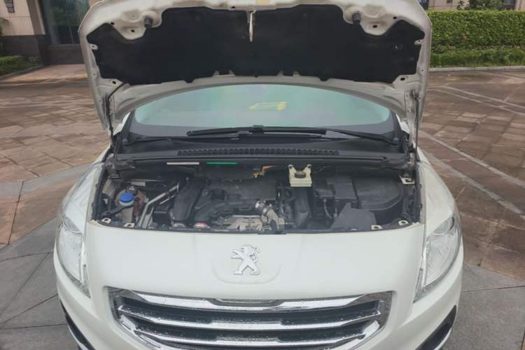 Used Peugeot 3008 2015 1.6THP Automatic Classic Edition Engine Bay