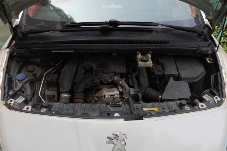Used Peugeot 3008 2015 1.6THP Automatic Classic Edition Engine Bay