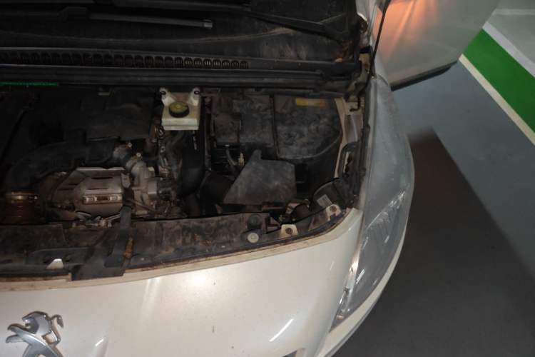 Used Peugeot 3008 2015 1.6THP Automatic Prestige Edition Engine Bay Left