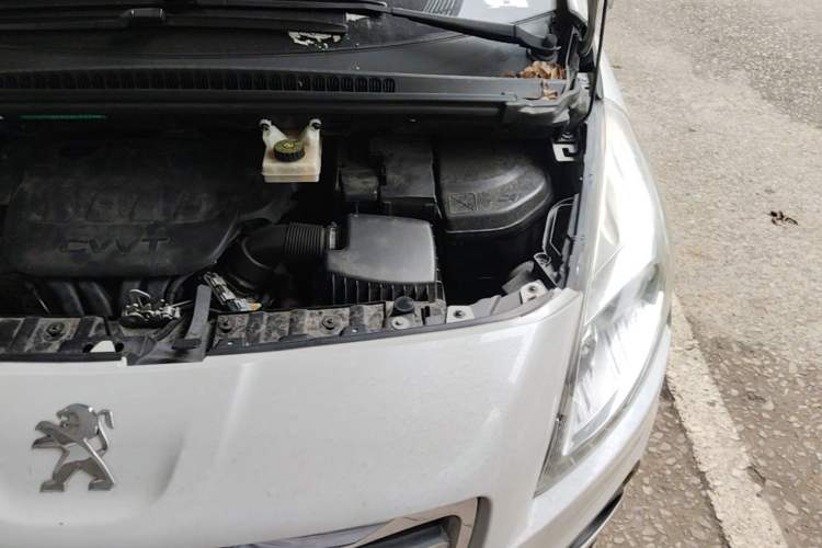 Used Peugeot 3008 2015 2.0L Automatic Classic Edition Engine Bay Left
