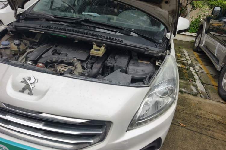 Used Peugeot 3008 2015 1.6THP Automatic Classic Edition Engine Bay Left