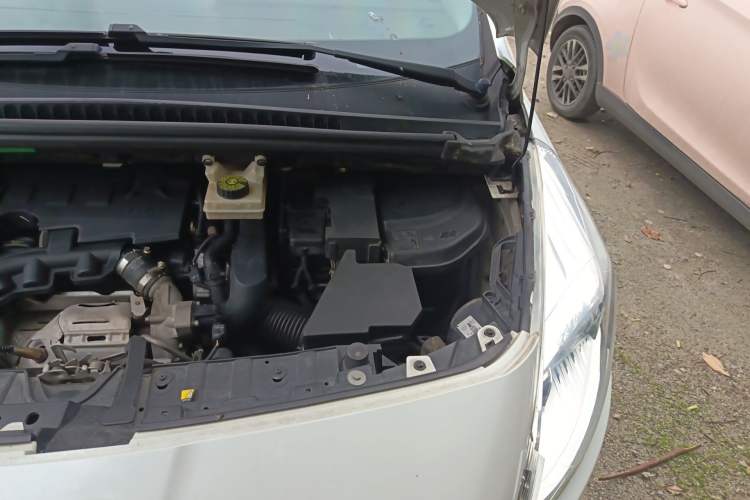 Used Peugeot 3008 2015 1.6THP Automatic Trend Edition Engine Bay Left