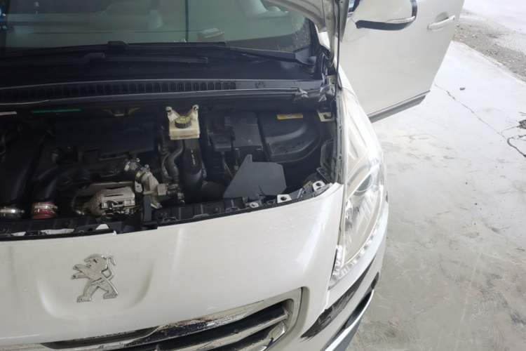 Used Peugeot 3008 2015 1.6THP Automatic Classic Edition Engine Bay Left