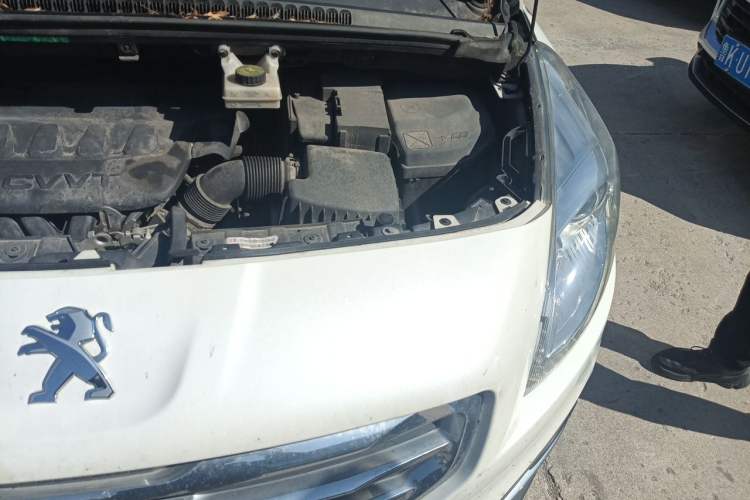 Used Peugeot 3008 2015 2.0L Automatic Trend Edition Engine Bay Left
