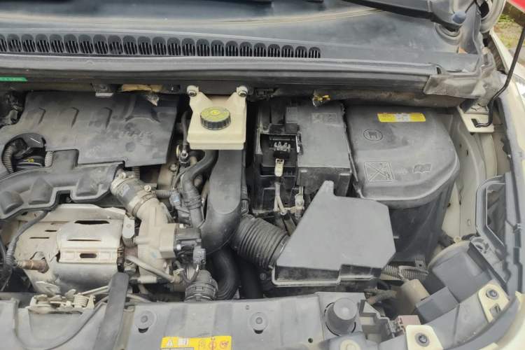 Used Peugeot 3008 2015 1.6THP Automatic Classic Edition Engine Bay Left