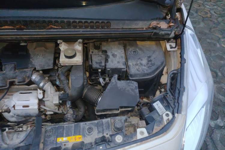 Used Peugeot 3008 2015 1.6THP Automatic Classic Edition Engine Bay Left