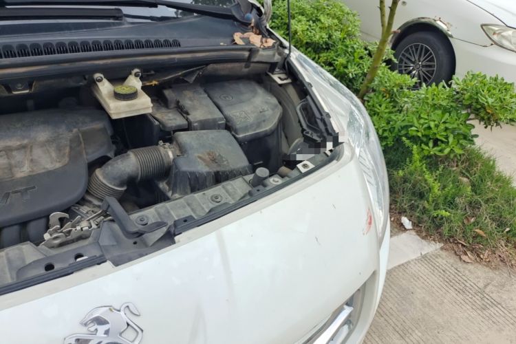 Used Peugeot 3008 2015 2.0L Automatic Trend Edition Engine Bay Left