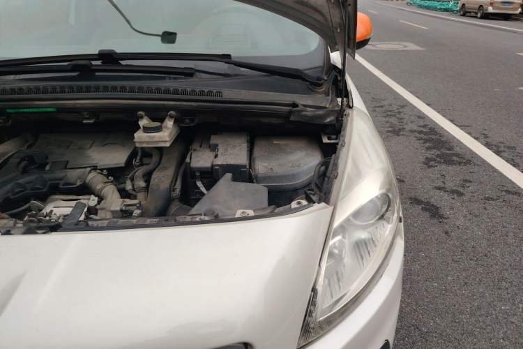 Used Peugeot 3008 2015 1.6THP Automatic Prestige Edition Engine Bay Left